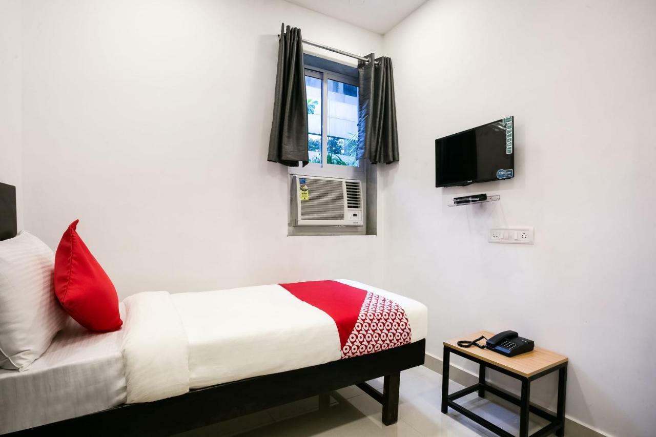 Oyo Flagship 38540 Hotel Shangrila Flagship Saver Мумбай Екстериор снимка